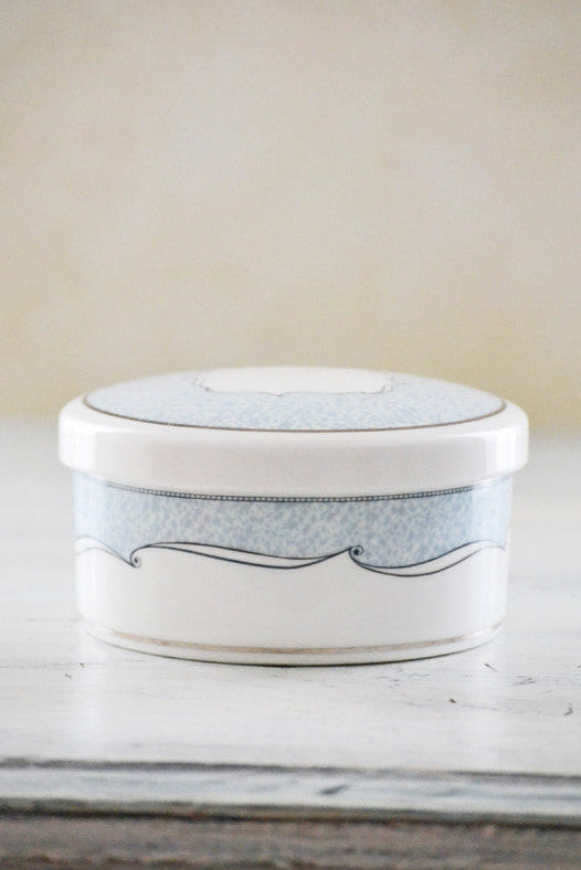 Elegant Blue and White lidded Wedgwood Venice Ring Box