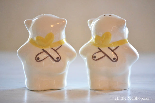 Back view of Unmarked vintage Shawnee Smiley Pig Salt & Pepper Shakers